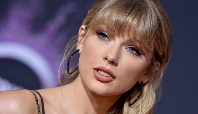 Голодала из-за папарацци: певица Тейлор Свифт рассказала о проблемах с питанием и самооценкой