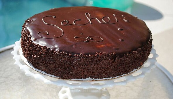 Готовим дома шоколадний торт Захер: простий рецепт і поради приготування