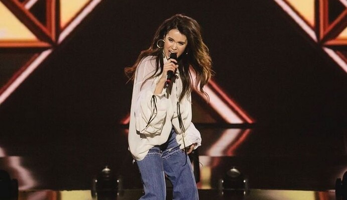 Бек-вокалістка MONATIK'а запалила своїм драйвом Голос країни-10: відео