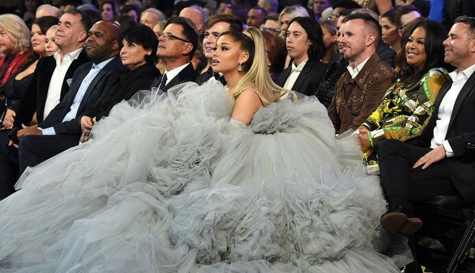 Билли Айлиш, Ариана Гранде и другие звезды в самых ярких нарядах на церемонии вручения Грэмми-2020