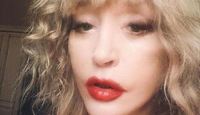 Алла Пугачова спробувала зробити зухвале селфі 