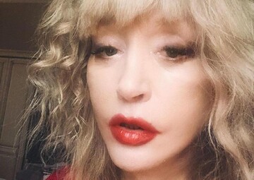 Алла Пугачова спробувала зробити зухвале селфі 