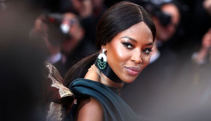 49-річна Наомі Кемпбелл роздяглася для промо модного бренду - фігурі моделі можна тільки позаздрити