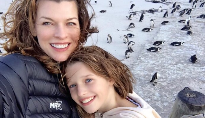 Зовсім як мама: Мілла Йовович розповіла про модельну кар'єру 12-річної дочки