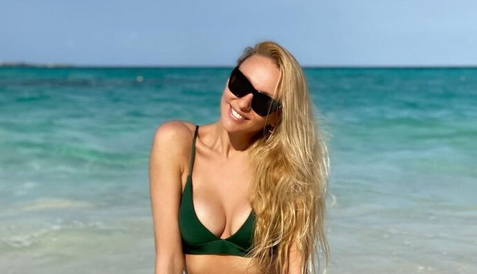 Просто мрія: Оля Полякова в сексуальному бікіні звела з розуму шанувальників