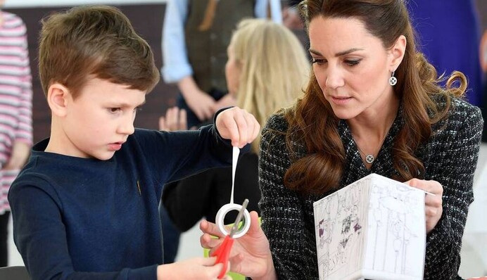 Кейт Миддлтон в короткой юбке угодила в неловкую ситуацию - ее лицо в этом конфузе бесценно