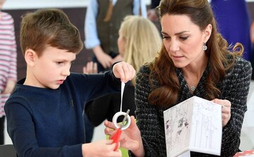 Кейт Міддлтон у короткій спідниці опинилася в незручній ситуації - її обличчя у цьому конфузі безцінне