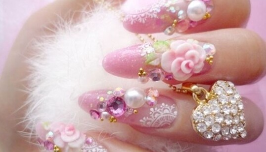 Мабуть, варто відмовитися: 10 прикладів невдалого манікюру для Дня закоханих