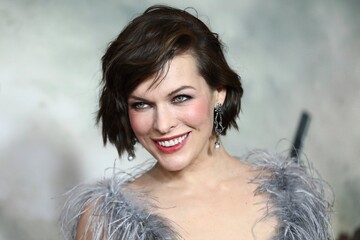 44-річна Мілла Йовович втретє стала мамою і показала нове сімейне фото