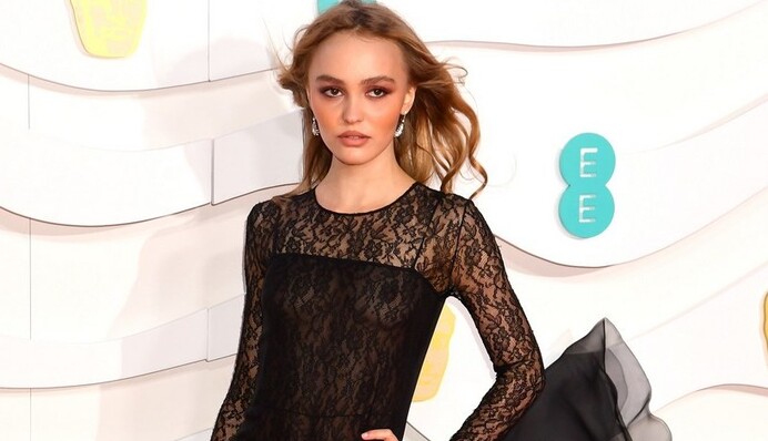 Дочка Джонні Деппа вийшла на публіку в прозорому вбранні, і в мережі буря - адже під ним теж нічого