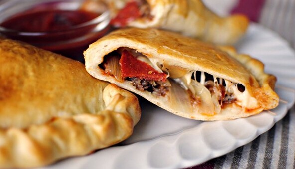 Как приготовить дома закрытую пиццу кальцоне - пошаговый рецепт и советы