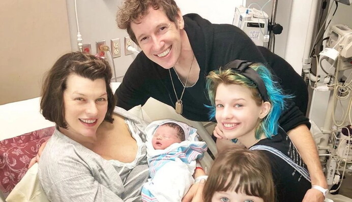 Мілла Йовович показала перші фото новонародженої дочки і пояснила її незвичайне ім'я