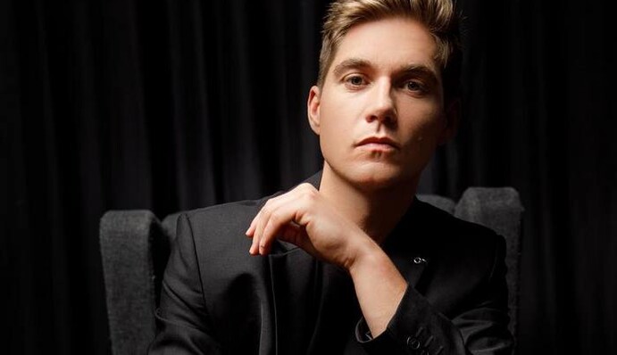 Як низько: Володимиру Остапчуку дісталося від хейтерів за публічний тролінг дружини