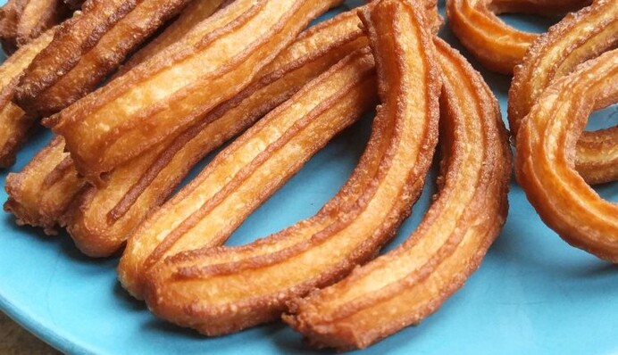 Десерт, який люблять в усьому світі: як приготувати вдома іспанський чуррос