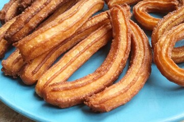 Десерт, який люблять в усьому світі: як приготувати вдома іспанський чуррос