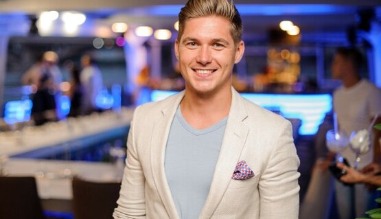 Звезда громкого развода Владимир Остапчук вдруг появился на шоу Голос країни-10 - кто нажал на кнопки