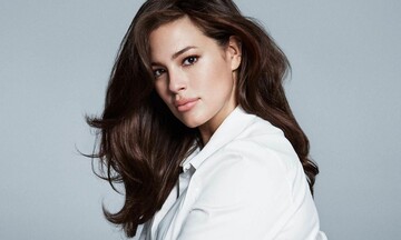 Модель Ешлі Грем показала чесне фото своєї фігури після пологів