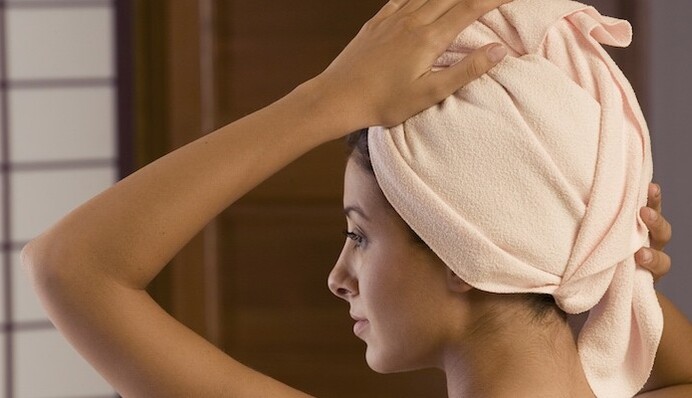 Чи можна спати з мокрим волоссям? Що з відповідей міф, а що правда