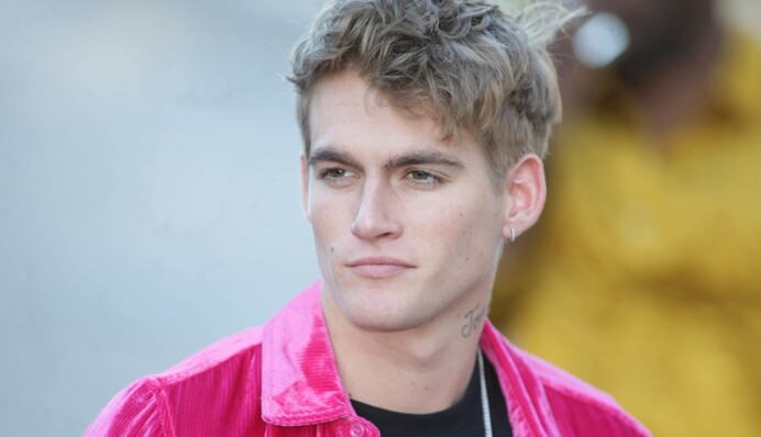 Син Сінді Кроуфорд зробив тату на обличчі, і соцмережі його не пощадили: фото