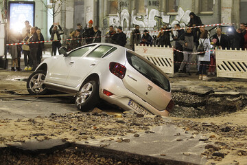 Ужас без конца: что мешает решить проблему дырявых дорог в Украине