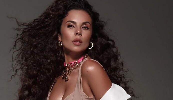 Влюбленная Настя Каменских выпустила страстный клип ко Дню святого Валентина: видео