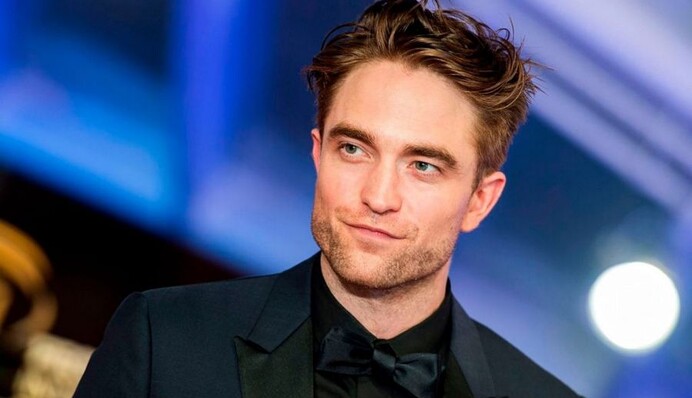 Все говорят о Роберте Паттинсоне в образе Бэтмена - костюмчик-то актеру и правда к лицу