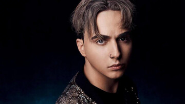 Били, принижували та плювали в сік: MELOVIN розповів про жорстке цькування в школі