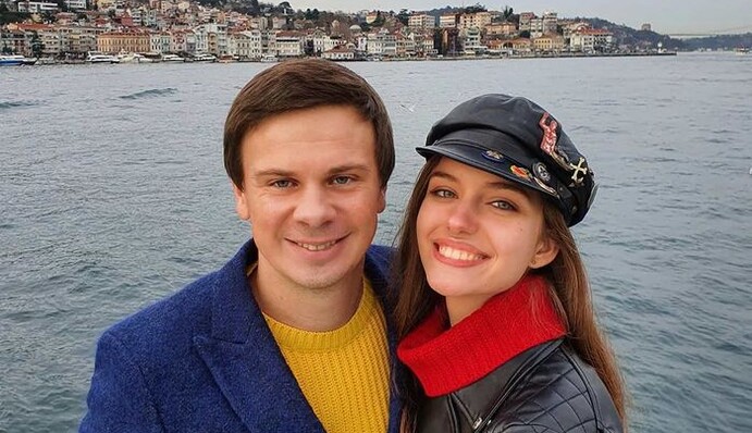 Дізналася тільки в аеропорту: Дмитро Комаров влаштував дружині романтичний сюрприз