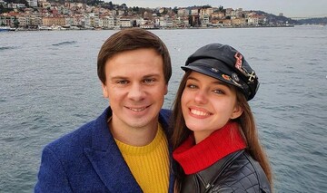 Дізналася тільки в аеропорту: Дмитро Комаров влаштував дружині романтичний сюрприз