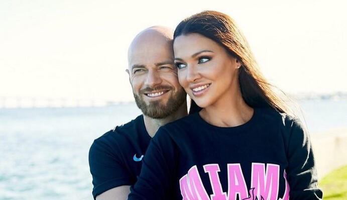 Влад Яма трогательно признался в любви жене в день ее рождения