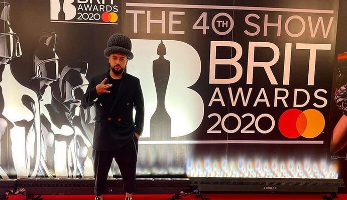 MONATIK засвітився на премії BRIT Awards 2020 - але навіть це не так круто, як його стильна шапка