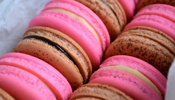 Як приготувати вдома різнокольорові Макаруни: детальний рецепт для ласунів