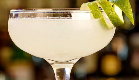 Готовим к выходным коктейль Дайкири: простой рецепт и секреты кубинского бармена