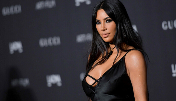 Дизайнеры выпустили накладные ягодицы Ким Кардашьян - это шорты с весом почти 3 кг (фото)