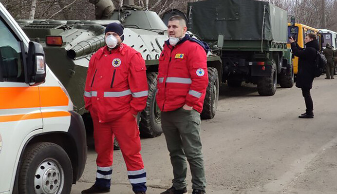 Люди бояться не коронавируса: хто винен у заворушеннях в Нових Санжарах