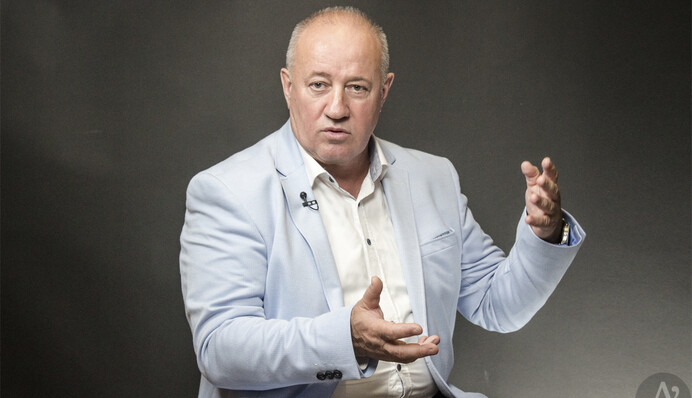 Українців можуть задовольнити тільки посадки людей рівня Порошенка - Віктор Чумак