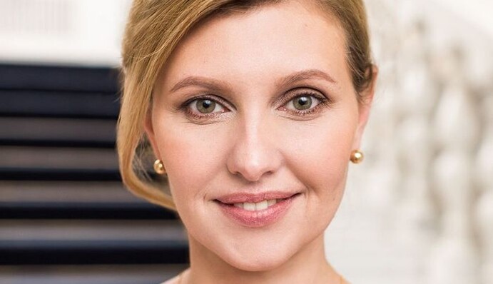 В сети обсуждают необычную прическу Елены Зеленской для публичного выхода: фото