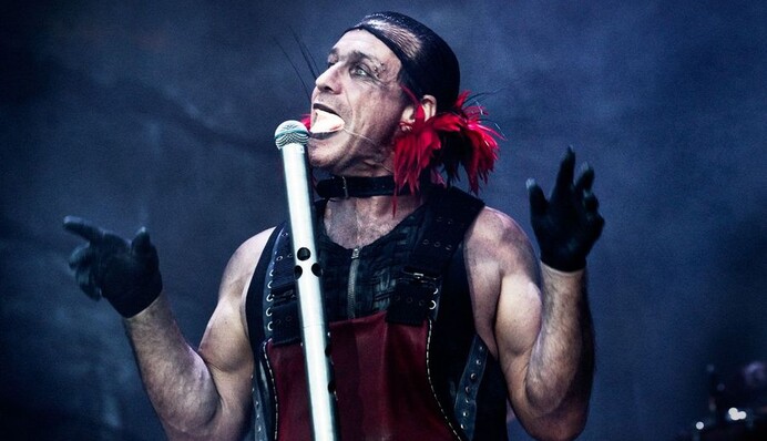 После выхода скандального порноклипа у Тилля Линдеманна заметили новое тату (фото)