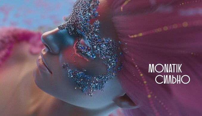 MONATIK випустив зачаровуючий кліп, в якому відправляє глядача у відкритий космос кохання: відео