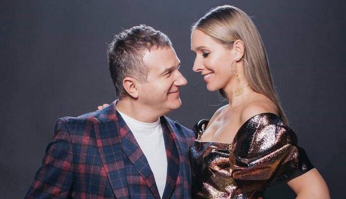 Катя Осадчая и Юрий Горбунов показали свой уютный вечер у камина