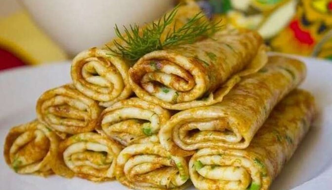 Апетитні млинці з сиром і зеленню на Масляну: простий рецепт і варіанти за інгредієнтами