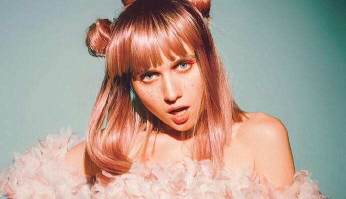 Яка є: Jerry Heil роздяглася для відвертої фотосесії і розповіла про комплекси