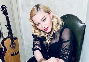 Мадонну в слезах увели со сцены после падения на концерте - что произошло с певицей