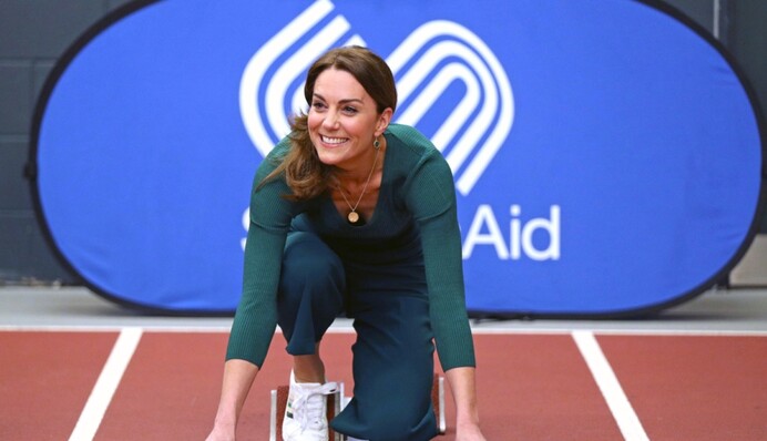 Кейт Миддлтон блеснула спортивной фигурой на олимпийском стадионе: фото