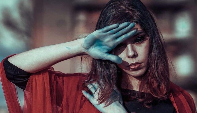 Девушка сделала тату на глазах, но цена услуги оказалась слишком высокой - зрение ей уже не вернуть