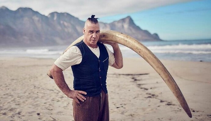 Тилль Линдеманн в Киеве послал коронавирус и передал привет украинским фанам