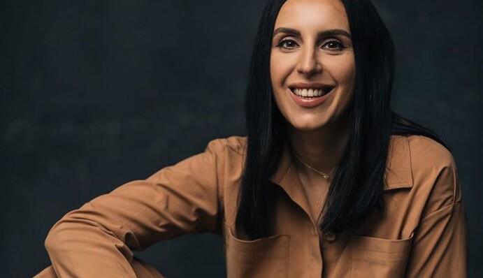 Джамала показала своє дитяче фото, на якому її не впізнати