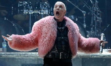 Эпатажный Тилль Линдеманн прокатился на карусели в центре Припяти (фото)