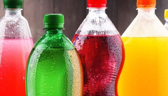 Вороги еластичної шкіри: 5 популярних напоїв, які змінять ваше обличчя