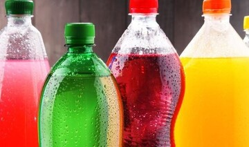 Вороги еластичної шкіри: 5 популярних напоїв, які змінять ваше обличчя